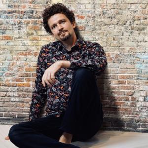 Douglas Smith - Daddy Tanner, USA